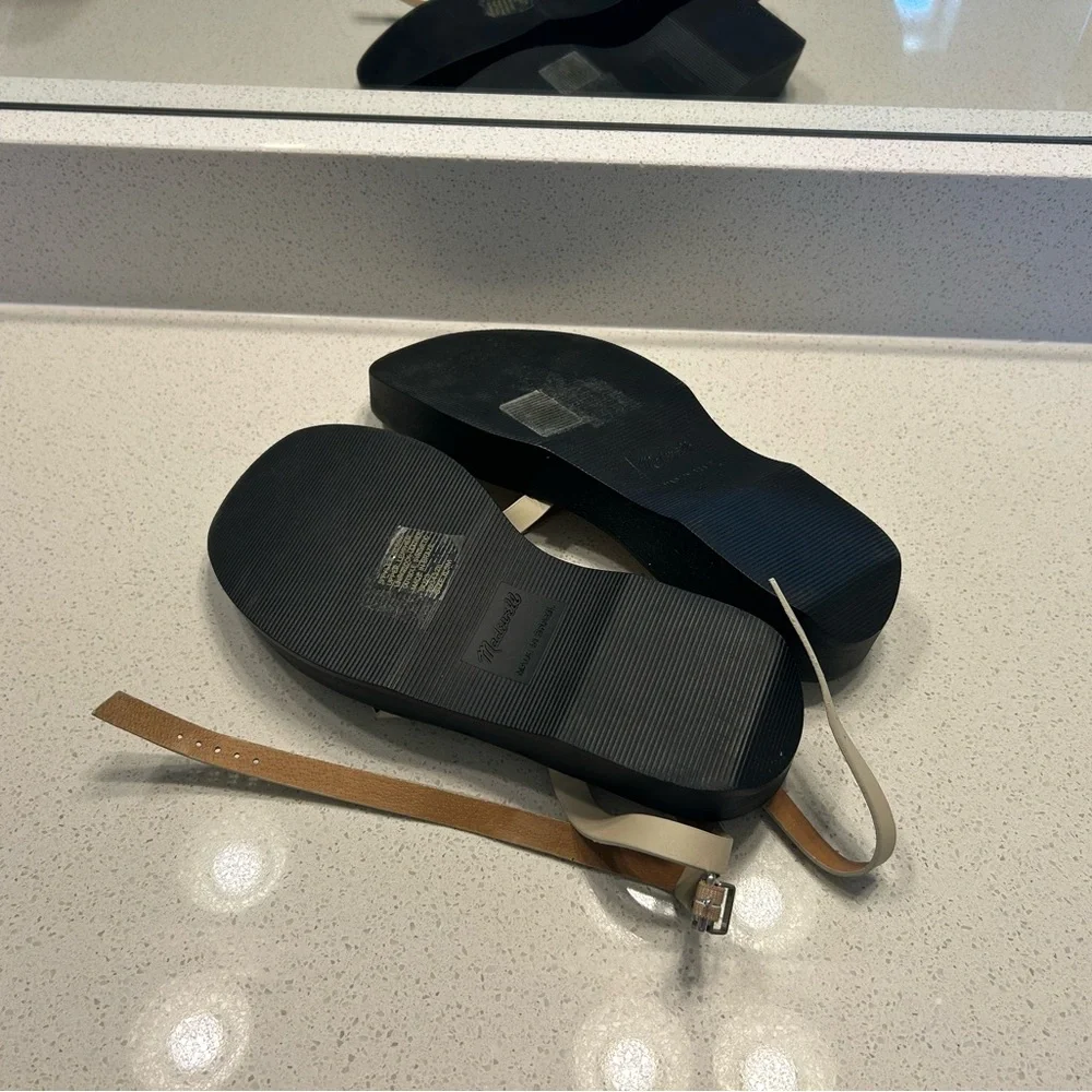 Double-strap platform sandal - Picture 6 of 6